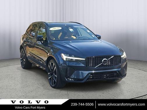 2023 Volvo XC60 B6 Ultimate Dark Theme