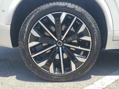 2025 Volvo XC90 B6 Plus 7-Seater