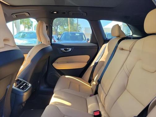 2025 Volvo XC60 B5 Ultra