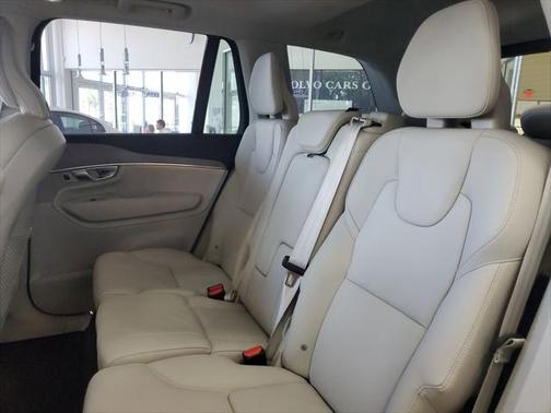 2025 Volvo XC90 B6 Plus 7-Seater