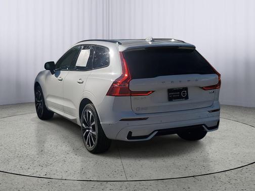 2025 Volvo XC60 B5 Ultra