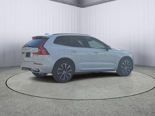 2025 Volvo XC60 B5 Ultra