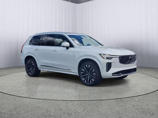 Crystal White Pearl 2026 Volvo XC90 B6 Plus 7-Seater
