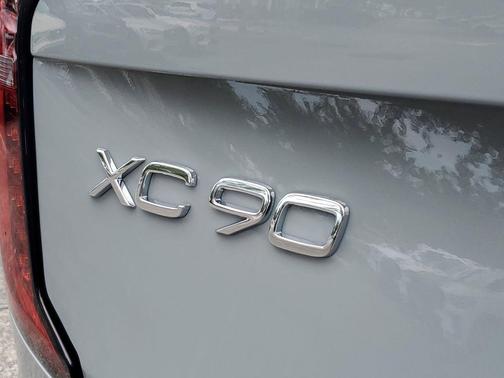 2026 Volvo XC90 Plug-In Hybrid T8 Plus 7-Seater