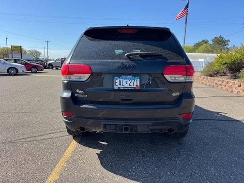 Brilliant Black Crystal Pearlcoat 2016 Jeep Grand Cherokee Overland
