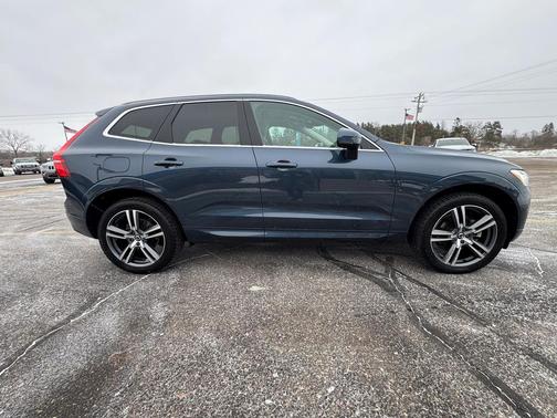 2021 Volvo XC60 T5 Momentum