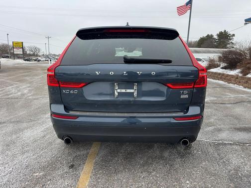 2021 Volvo XC60 T5 Momentum