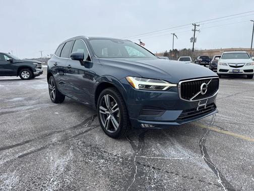 2021 Volvo XC60 T5 Momentum