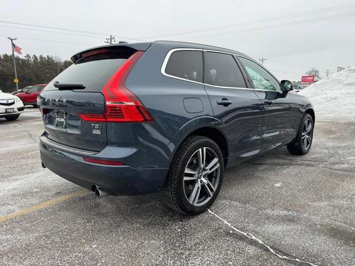 2021 Volvo XC60 T5 Momentum