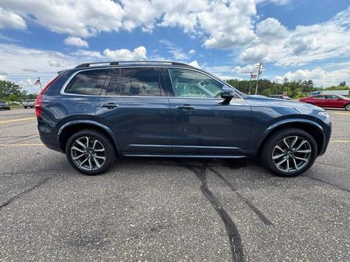Blue 2019 Volvo XC90 T6 Momentum