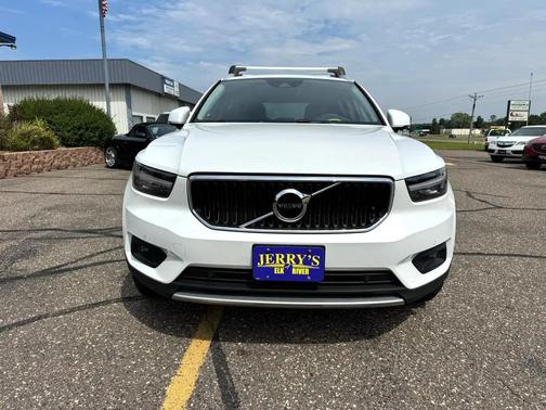2022 Volvo XC40 T5 Momentum