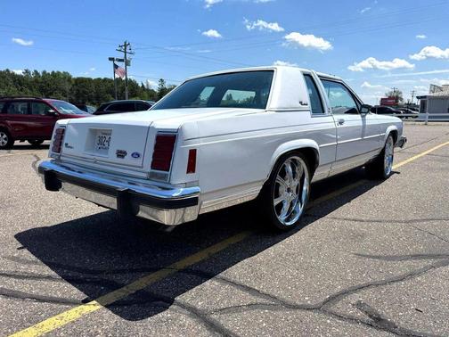 1986 Ford Crown Victoria Base