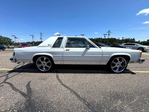 1986 Ford Crown Victoria Base