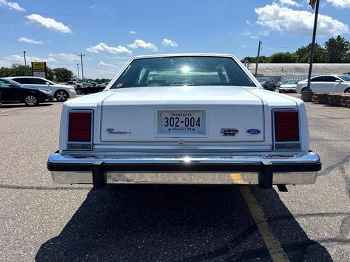 1986 Ford Crown Victoria Base