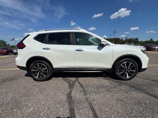 Glacier White 2017 Nissan Rogue