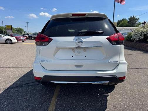 Glacier White 2017 Nissan Rogue