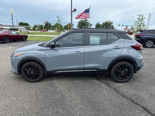 2023 Nissan Kicks SR