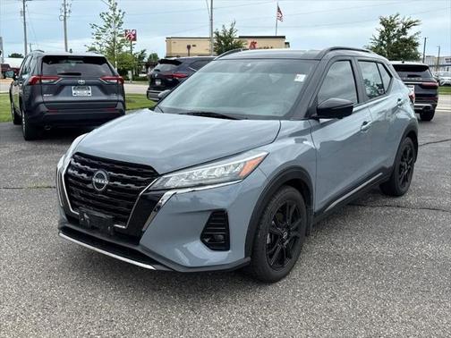 2023 Nissan Kicks SR