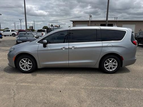 2020 Chrysler Voyager LX