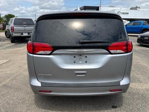 2020 Chrysler Voyager LX