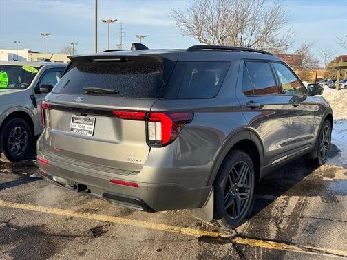 2025 Ford Explorer ST-Line