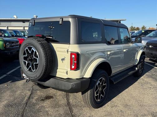 2025 Ford Bronco Outer Banks