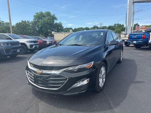 Mosaic Black Metallic 2024 Chevrolet Malibu FWD 1LT
