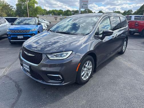 Granite Crystal Metallic Clearcoat 2022 Chrysler Pacifica Touring L