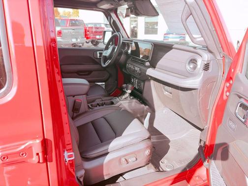 2026 Jeep Wrangler 4-Door Sahara 4x4