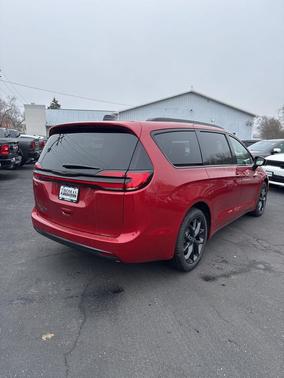 2026 Chrysler Pacifica L