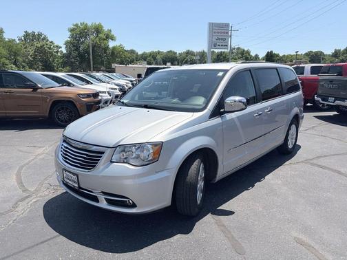 Bright Silver Metallic Clearcoat 2012 Chrysler Town & Country Touring-L