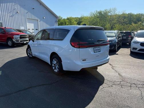 Bright White Clearcoat 2023 Chrysler Pacifica Touring L