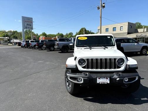 2025 Jeep Wrangler 4-Door Sahara 4x4