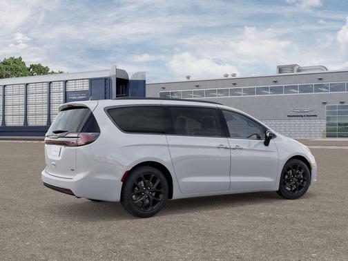 2026 Chrysler Pacifica L