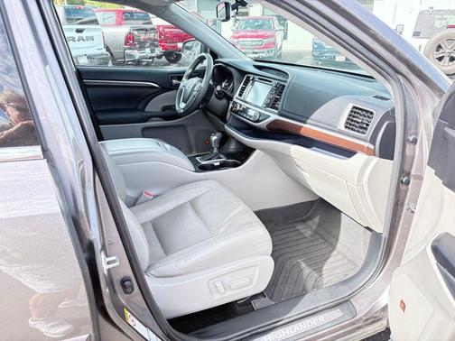 2016 Toyota Highlander Limited