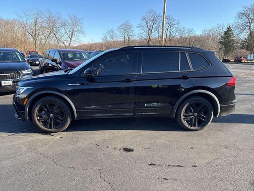 2022 Volkswagen Tiguan 2.0T SE R-Line Black