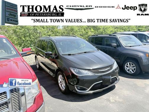 Brilliant Black Crystal Pearlcoat 2019 Chrysler Pacifica Touring-L Plus