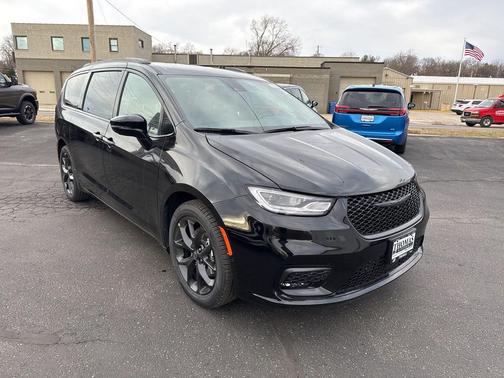 2026 Chrysler Pacifica L