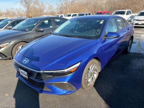2024 Hyundai ELANTRA SEL