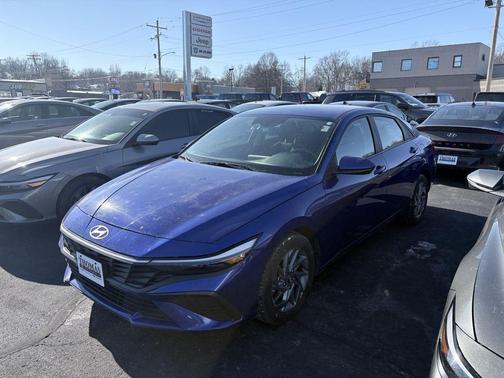 2024 Hyundai ELANTRA SEL
