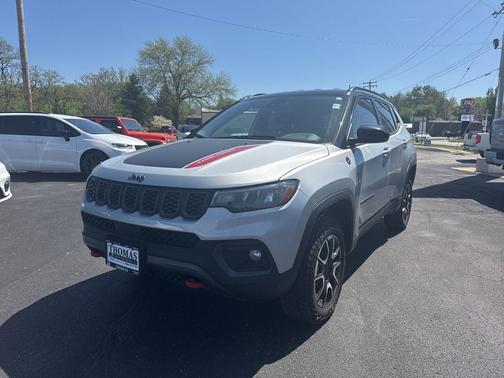 Silver Zynith Metallic Clearcoat 2024 Jeep Compass Trailhawk