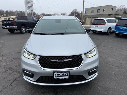 2026 Chrysler Pacifica L