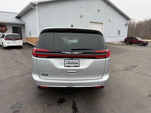 2026 Chrysler Pacifica L