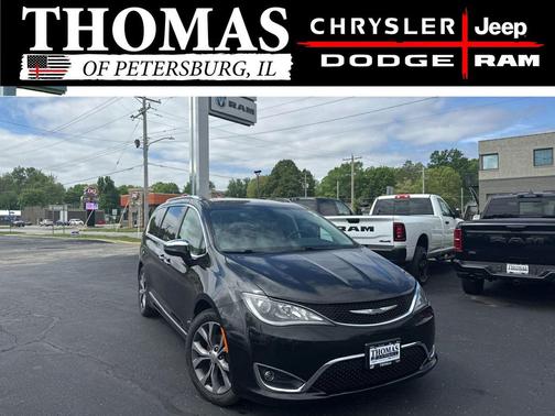 Brilliant Black Crystal Pearlcoat 2018 Chrysler Pacifica Limited