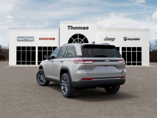 Silver Zynith 2026 Jeep Grand Cherokee Limited