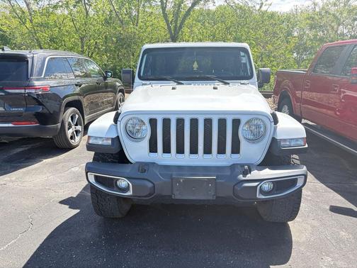 Bright White Clearcoat 2019 Jeep Wrangler Unlimited Sahara