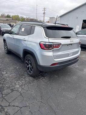 Silver Zynith Metallic Clearcoat 2024 Jeep Compass Limited