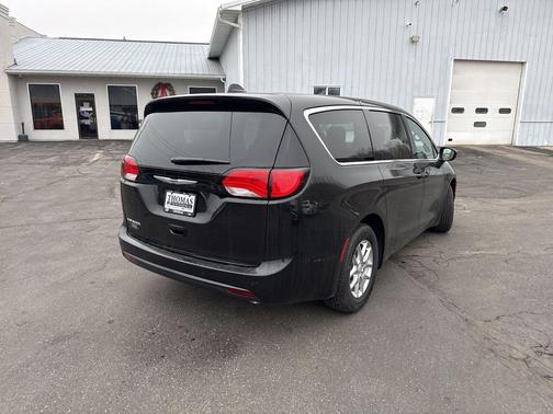 2026 Chrysler Voyager LX
