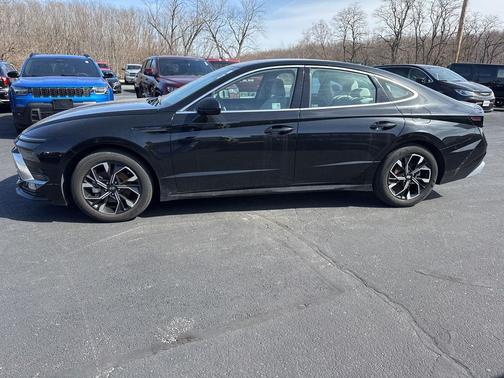 Abyss Black 2025 Hyundai SONATA SEL
