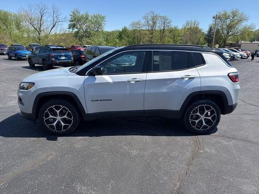 Silver Zynith Metallic Clearcoat 2024 Jeep Compass Limited